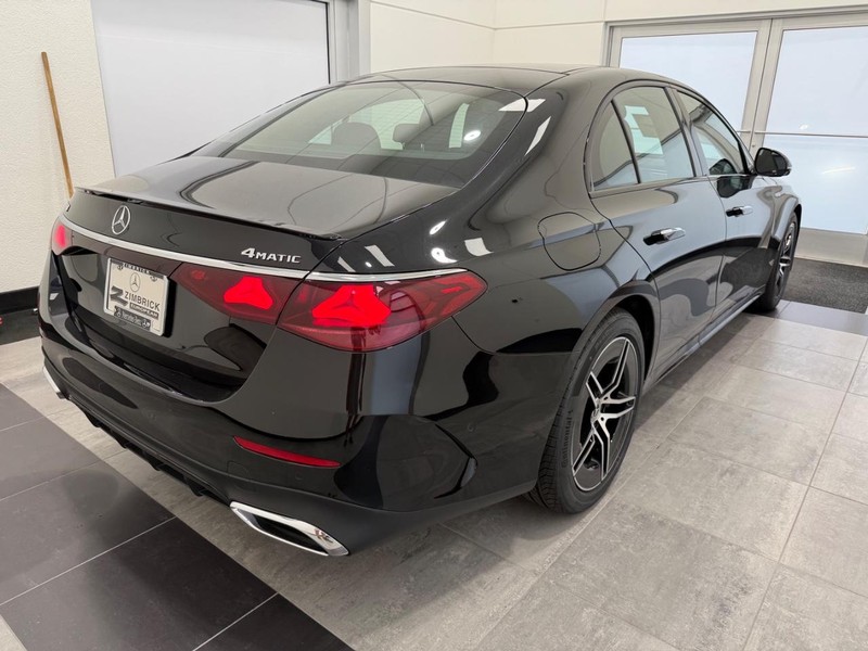 Mercedes-Benz E-Class Vehicle Image 2