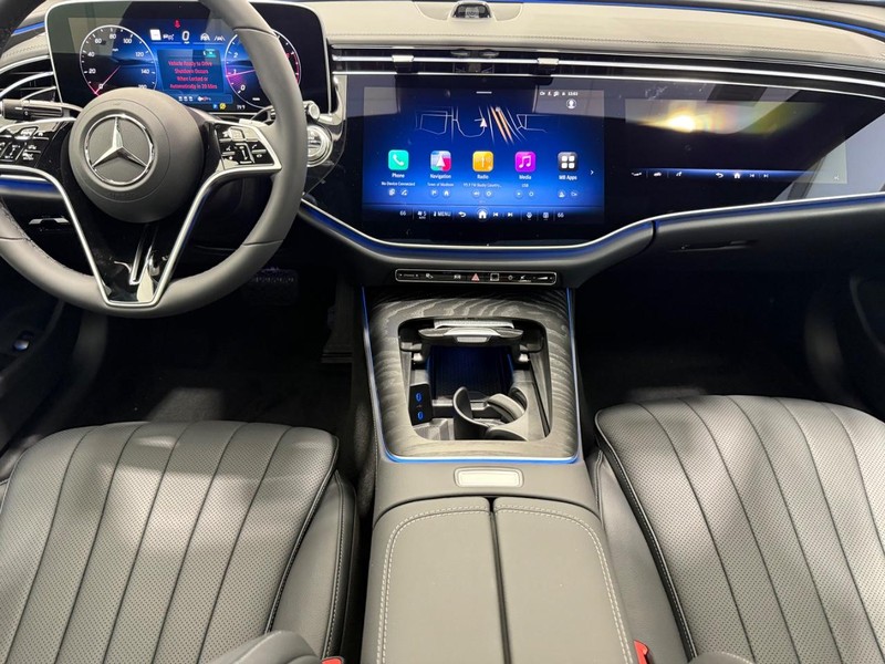 Mercedes-Benz E-Class Vehicle Image 5