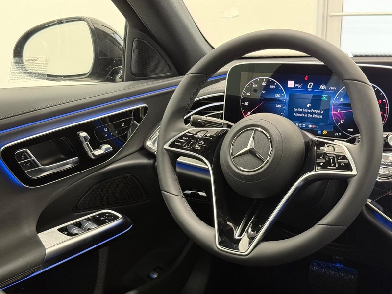 Mercedes-Benz E-Class Vehicle Image 7