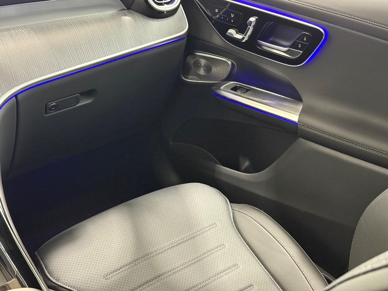 Mercedes-Benz GLC Vehicle Image 9