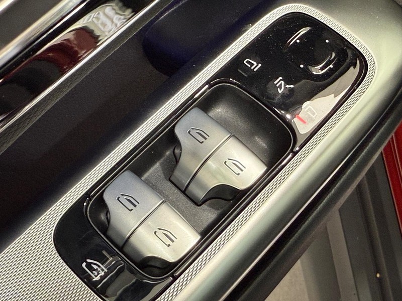 Mercedes-Benz GLC Vehicle Image 15
