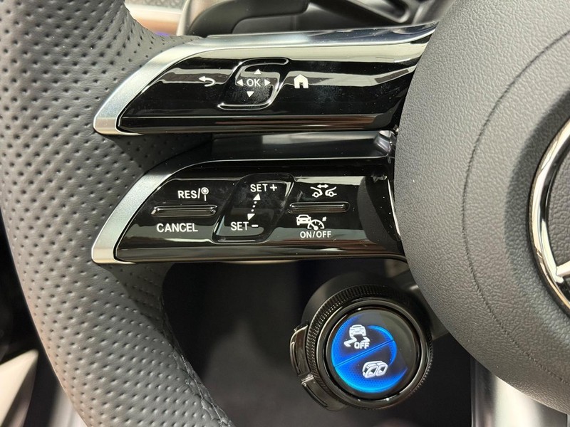 Mercedes-Benz GLC Vehicle Image 11