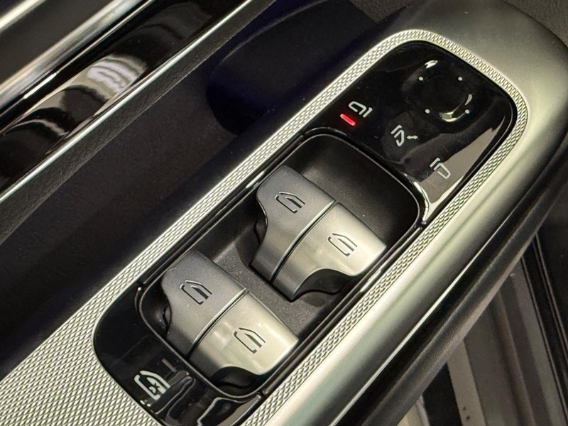 Mercedes-Benz GLC Vehicle Image 15