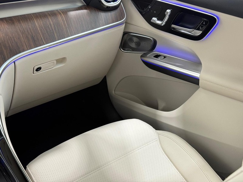 Mercedes-Benz GLC Vehicle Image 9