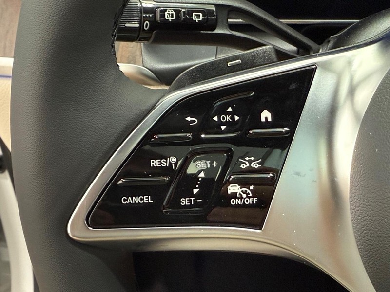 Mercedes-Benz GLC Vehicle Image 11