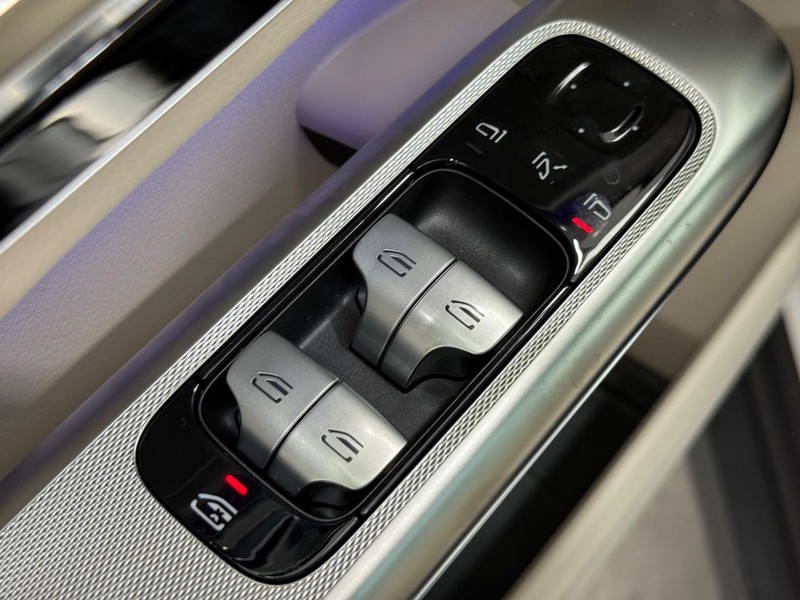 Mercedes-Benz GLC Vehicle Image 16