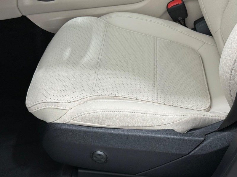 Mercedes-Benz GLC Vehicle Image 17