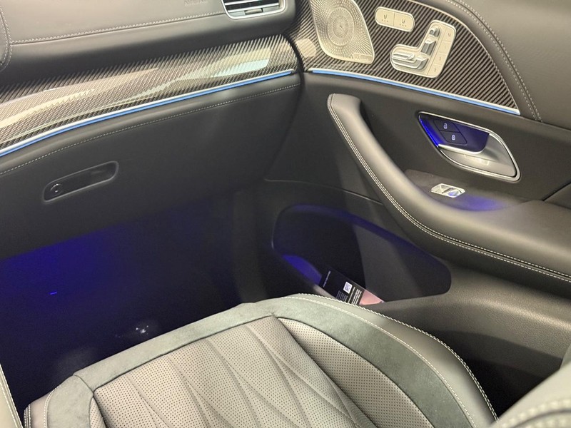 Mercedes-Benz GLE Vehicle Image 9