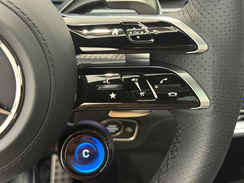 Mercedes-Benz GLE Vehicle Image 12