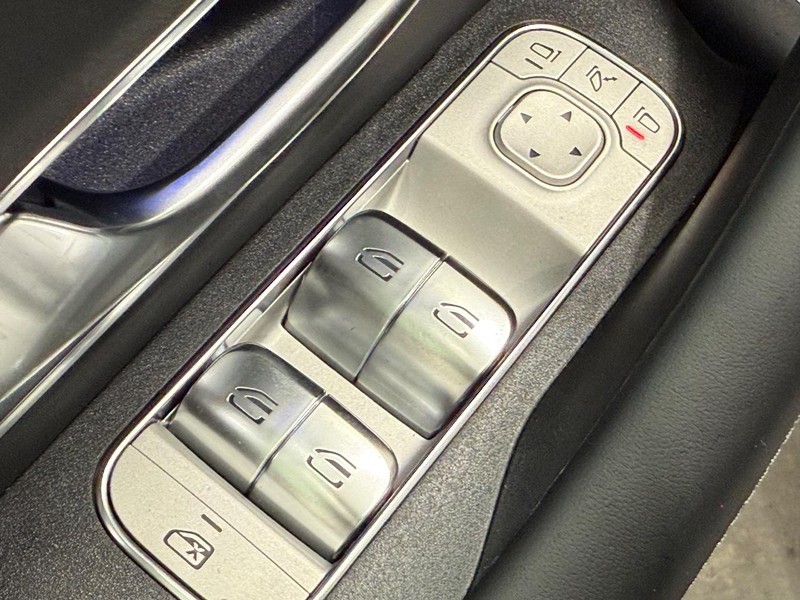 Mercedes-Benz GLE Vehicle Image 15