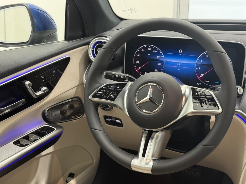 Mercedes-Benz GLC Vehicle Image 8