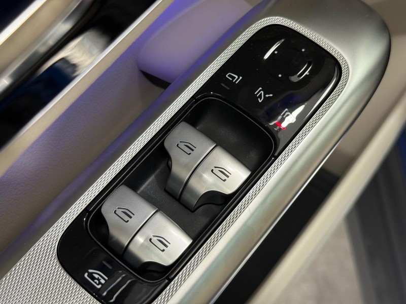 Mercedes-Benz GLC Vehicle Image 16