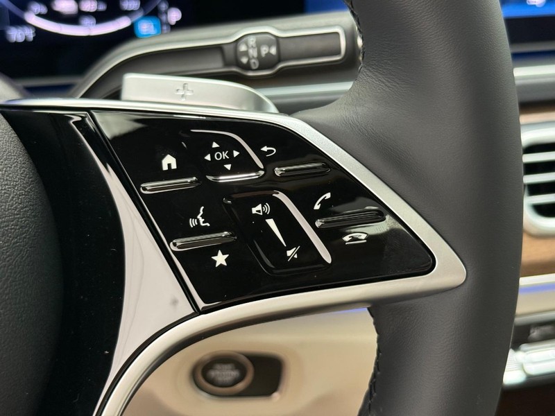 Mercedes-Benz GLE Vehicle Image 12