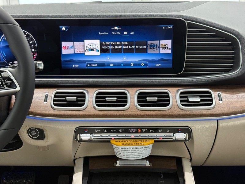 Mercedes-Benz GLE Vehicle Image 21