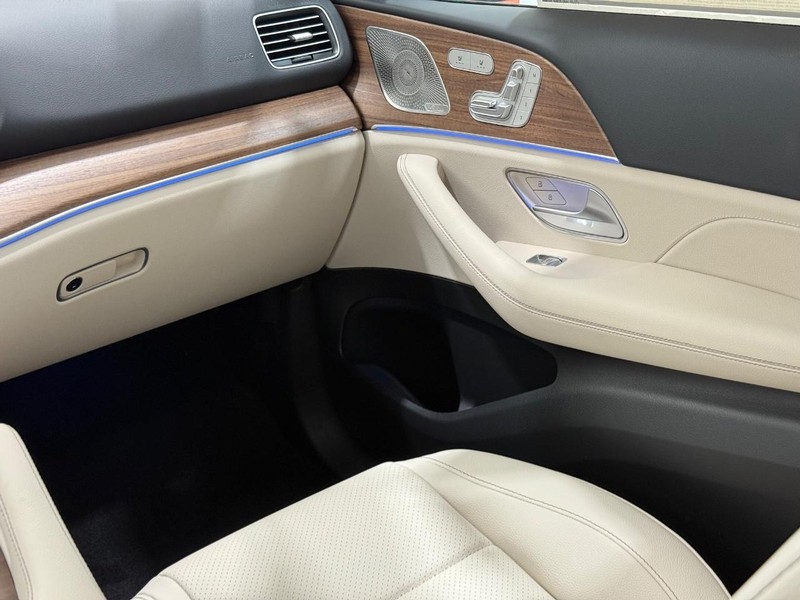 Mercedes-Benz GLE Vehicle Image 23
