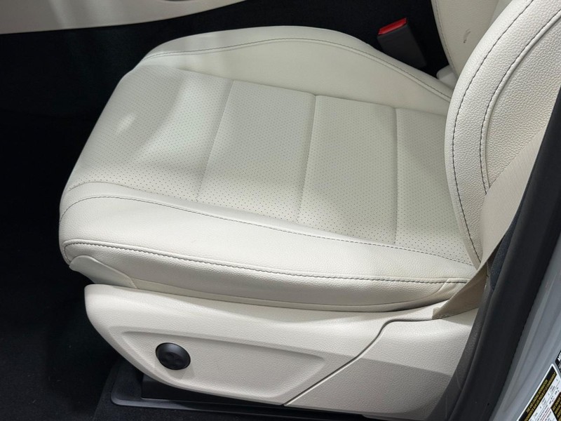 Mercedes-Benz GLE Vehicle Image 31