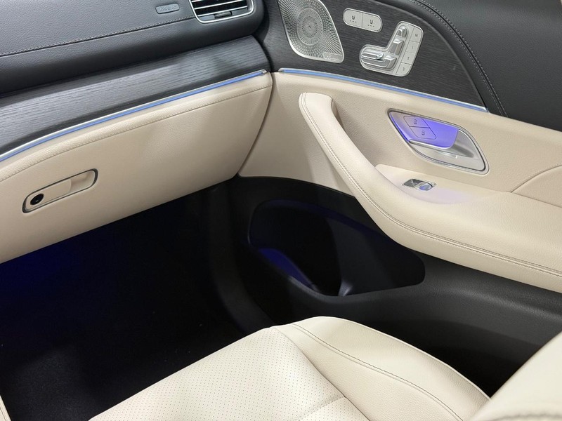 Mercedes-Benz GLE Vehicle Image 9