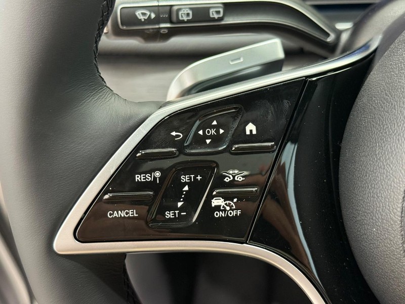 Mercedes-Benz GLE Vehicle Image 11