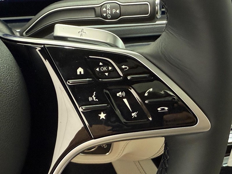 Mercedes-Benz GLE Vehicle Image 12