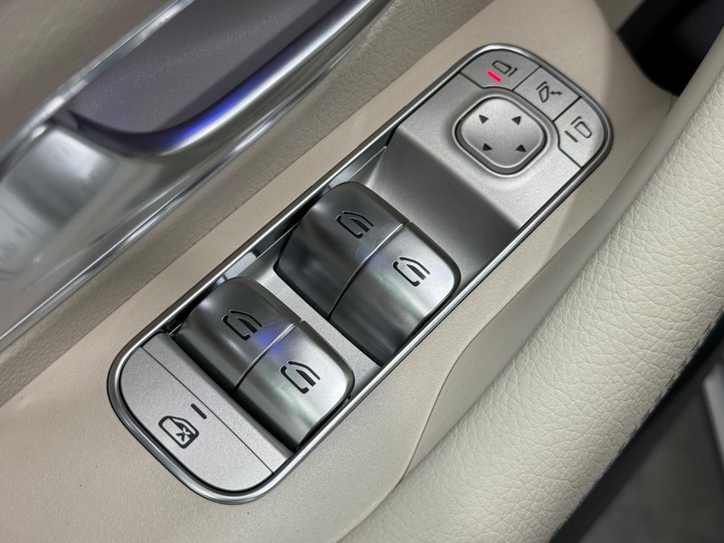 Mercedes-Benz GLE Vehicle Image 15