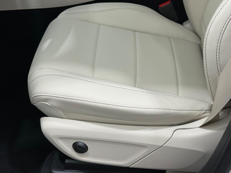 Mercedes-Benz GLE Vehicle Image 16