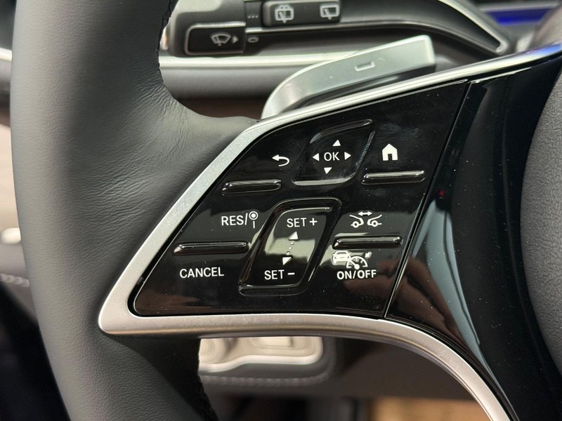 Mercedes-Benz GLE Vehicle Image 11