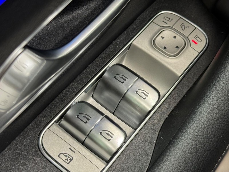 Mercedes-Benz GLE Vehicle Image 16