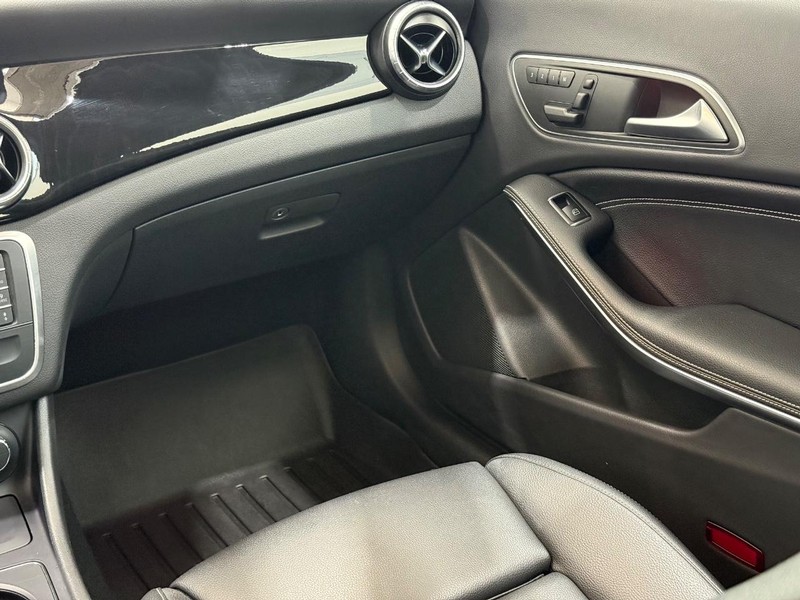 Mercedes-Benz CLA Vehicle Image 12