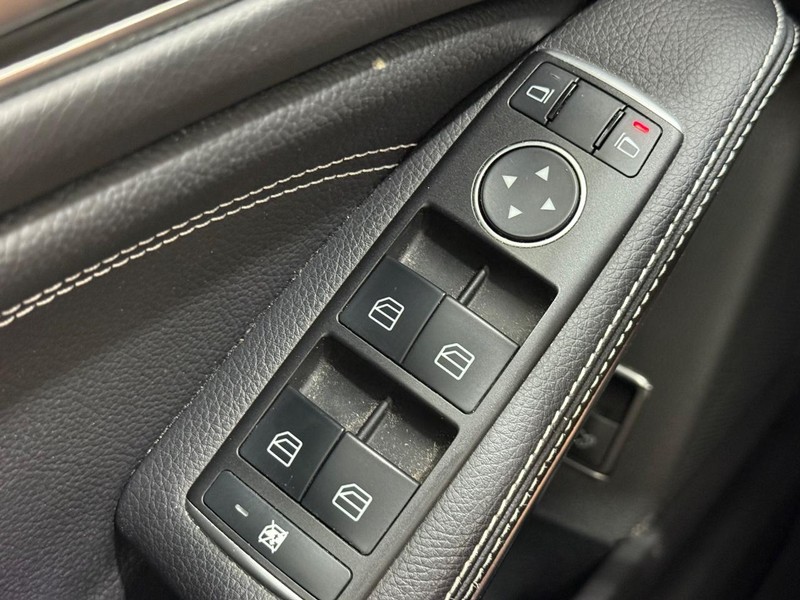Mercedes-Benz CLA Vehicle Image 19