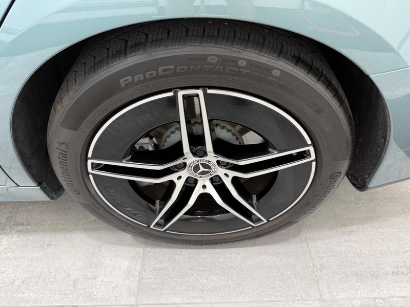 Mercedes-Benz E-Class Vehicle Image 5