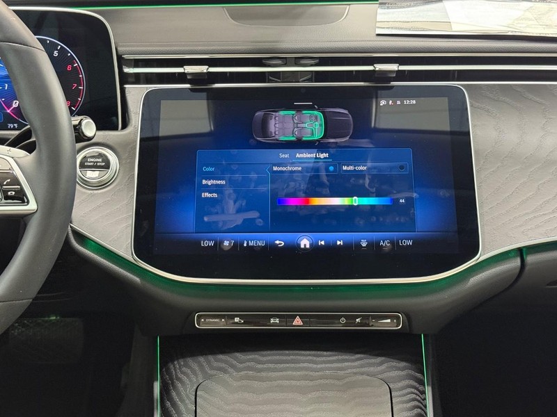 Mercedes-Benz E-Class Vehicle Image 10