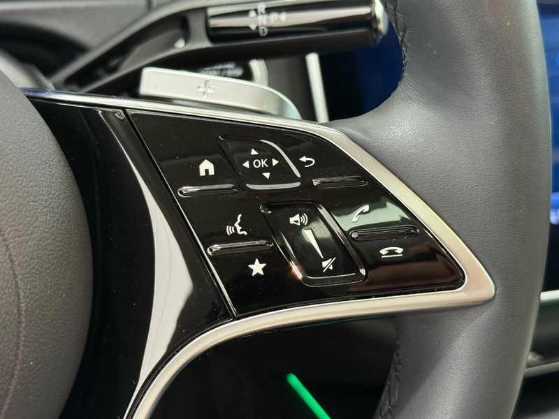 Mercedes-Benz E-Class Vehicle Image 15