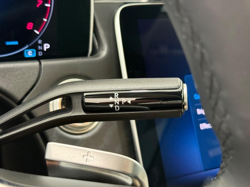Mercedes-Benz E-Class Vehicle Image 16