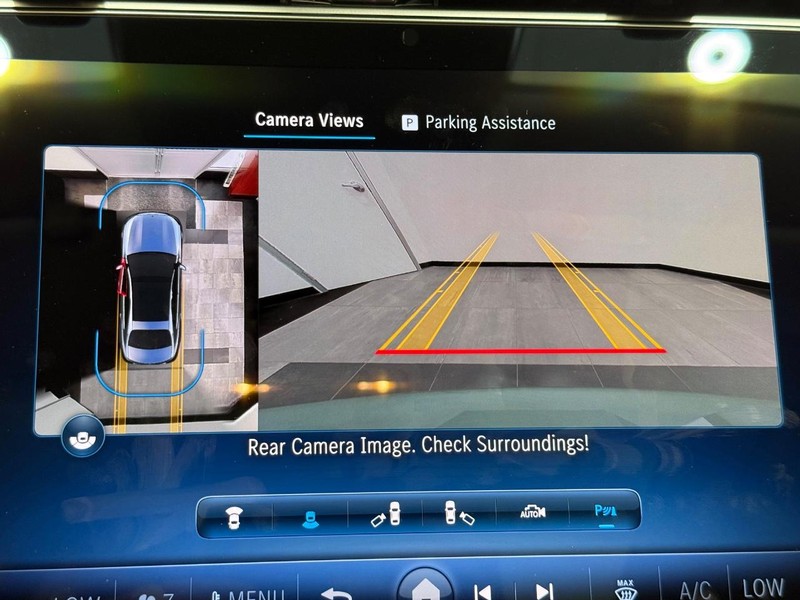 Mercedes-Benz E-Class Vehicle Image 17
