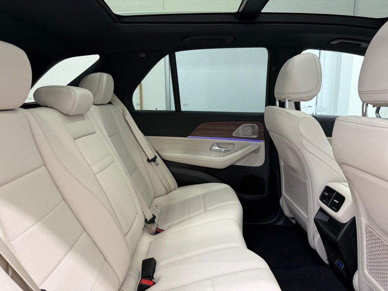 Mercedes-Benz GLE Vehicle Image 5