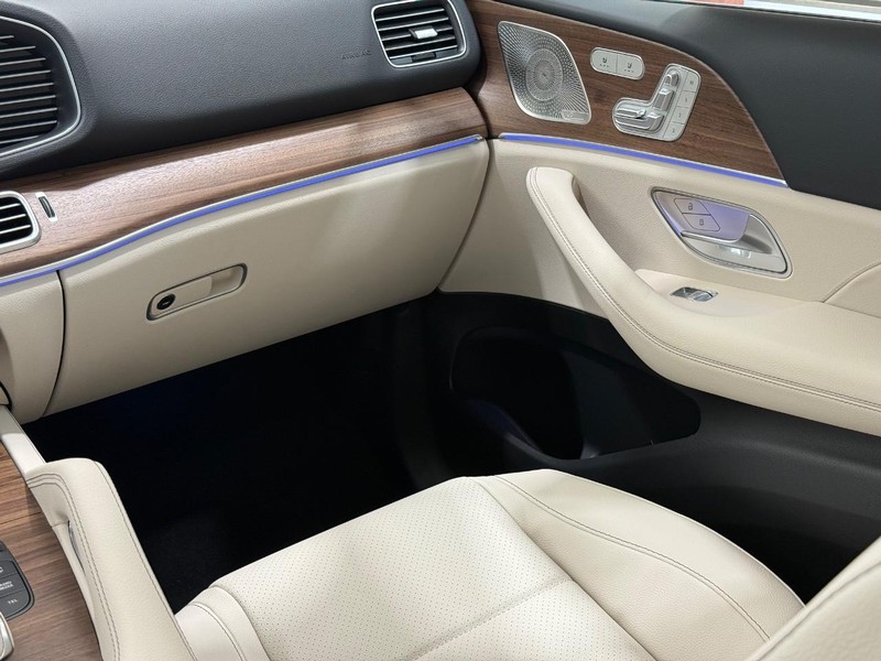 Mercedes-Benz GLE Vehicle Image 9
