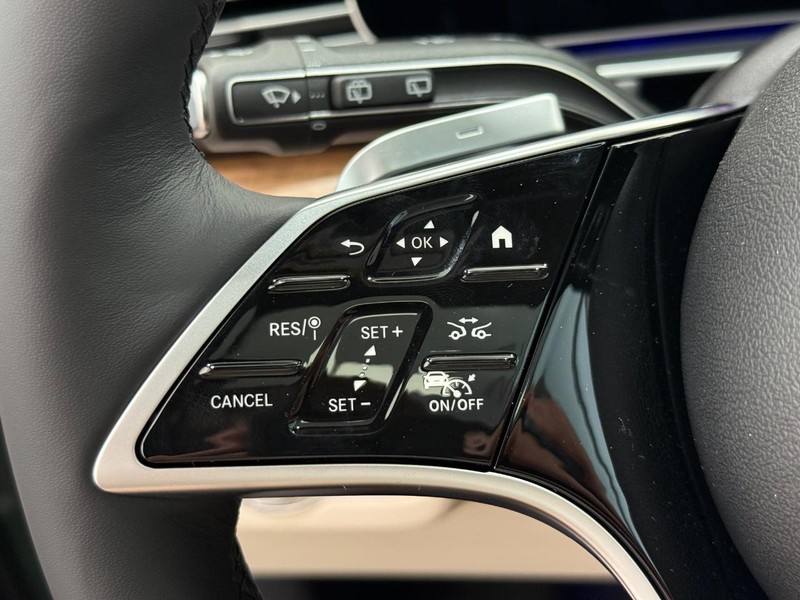 Mercedes-Benz GLE Vehicle Image 11