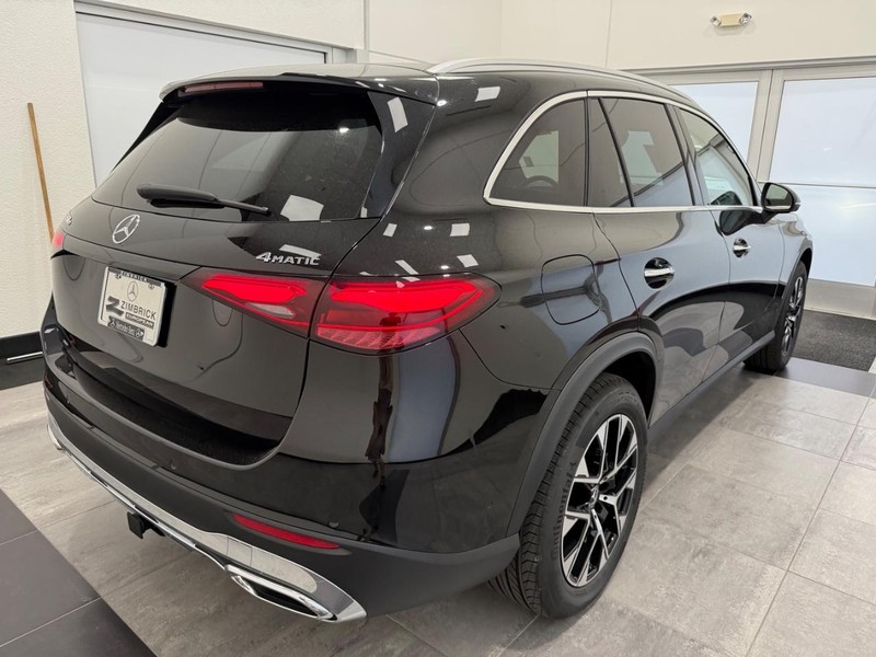 Mercedes-Benz GLC Vehicle Image 2