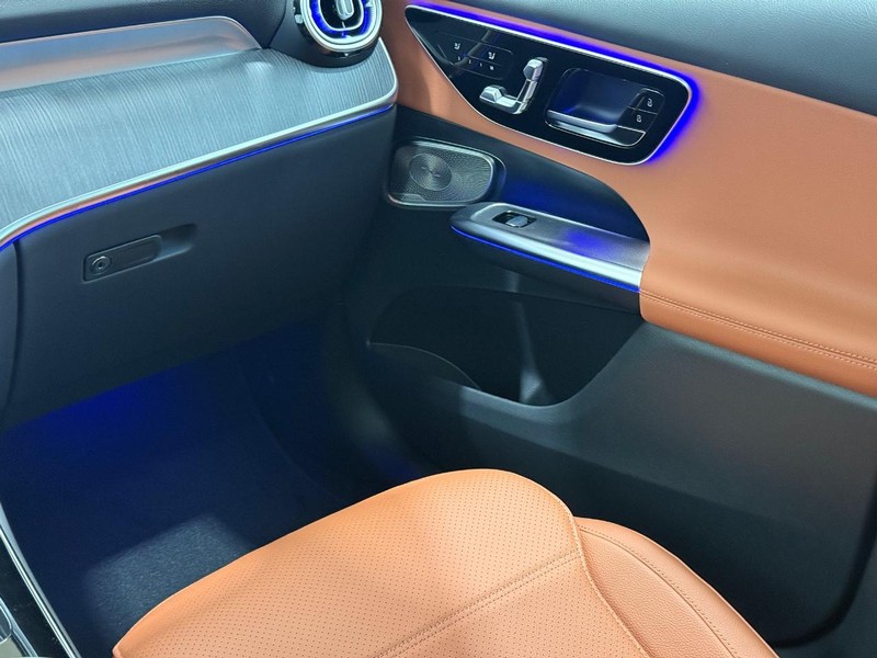 Mercedes-Benz GLC Vehicle Image 8