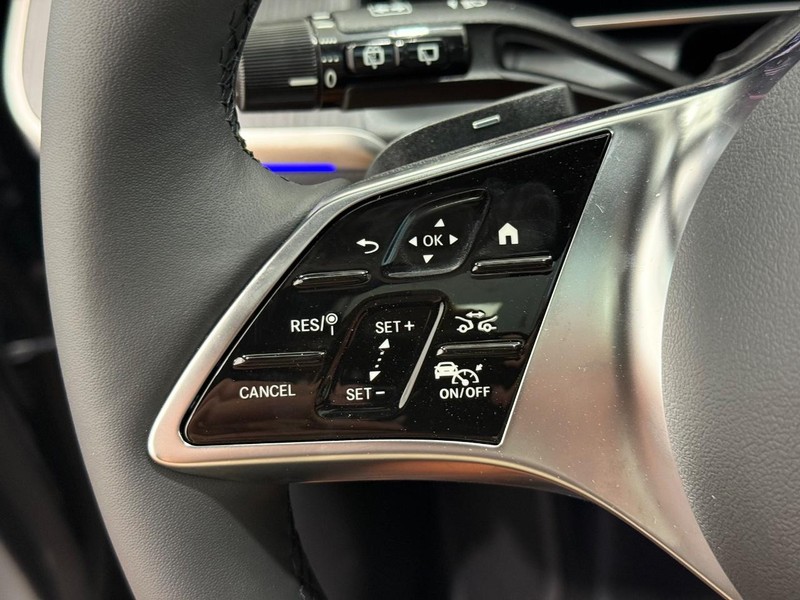 Mercedes-Benz GLC Vehicle Image 10