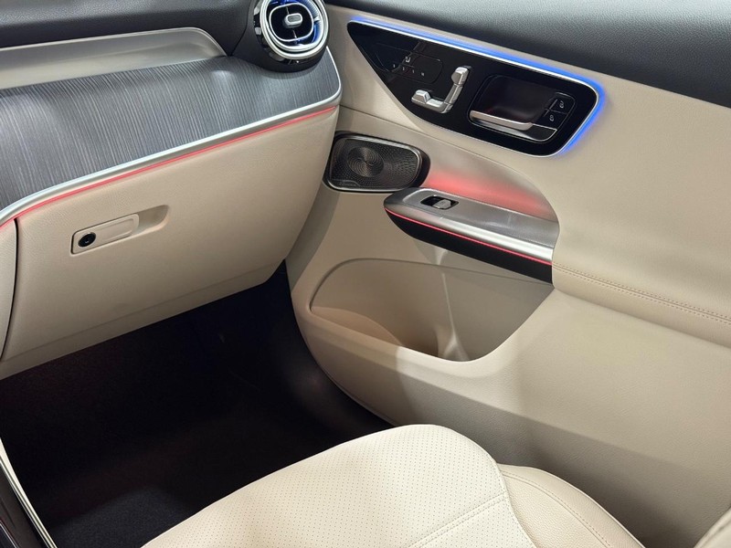 Mercedes-Benz GLC Vehicle Image 9