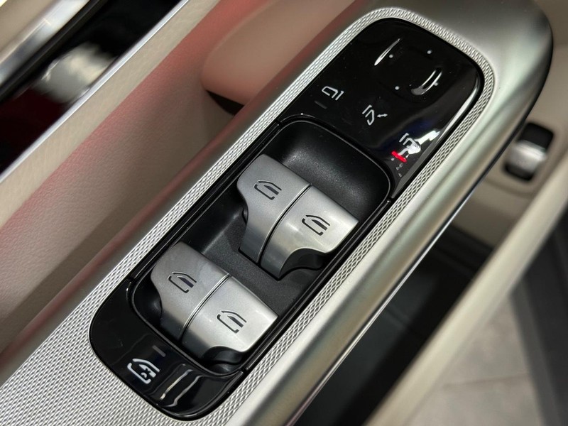 Mercedes-Benz GLC Vehicle Image 16