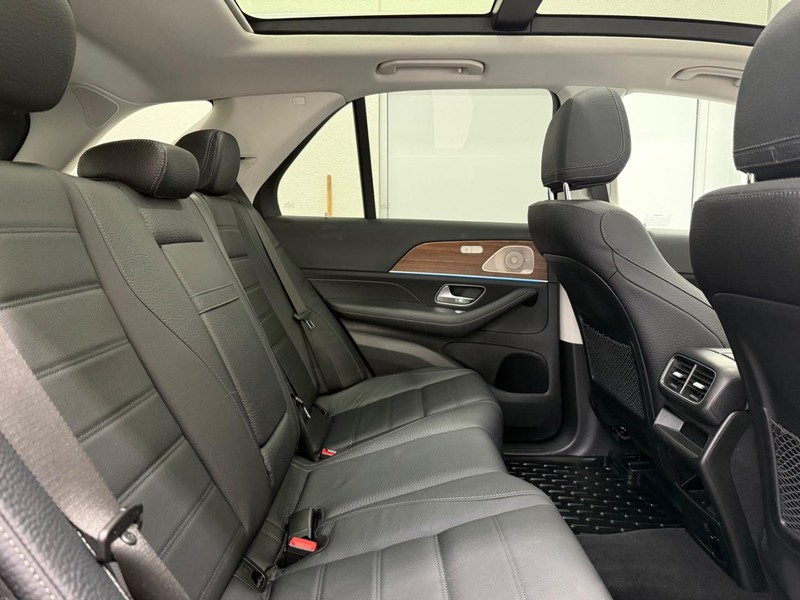 Mercedes-Benz GLE Vehicle Image 8