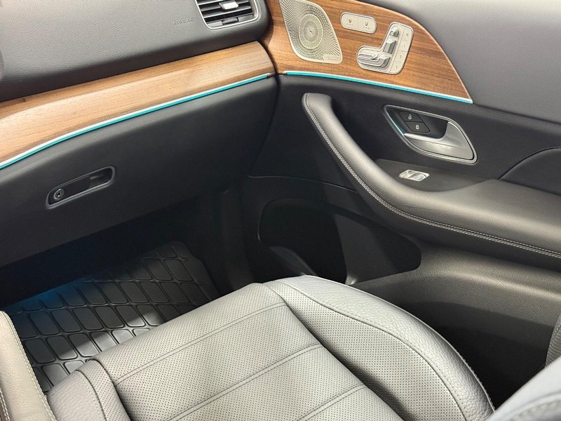 Mercedes-Benz GLE Vehicle Image 11