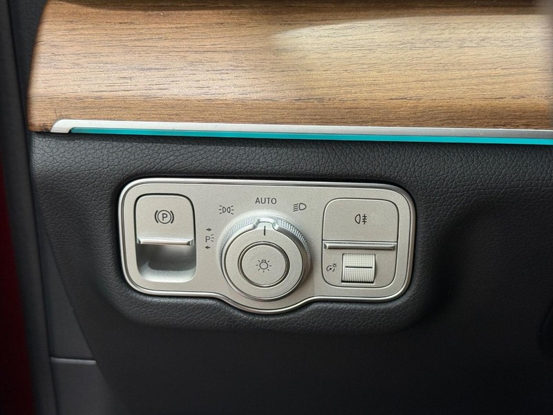 Mercedes-Benz GLE Vehicle Image 13