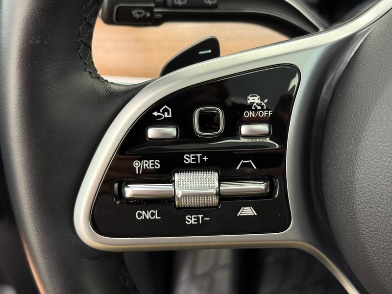Mercedes-Benz GLE Vehicle Image 14
