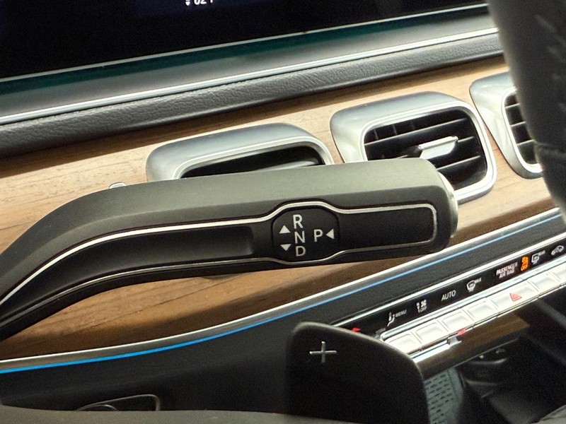 Mercedes-Benz GLE Vehicle Image 16