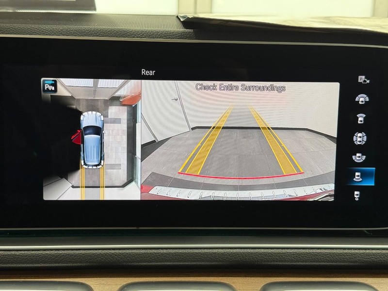 Mercedes-Benz GLE Vehicle Image 17