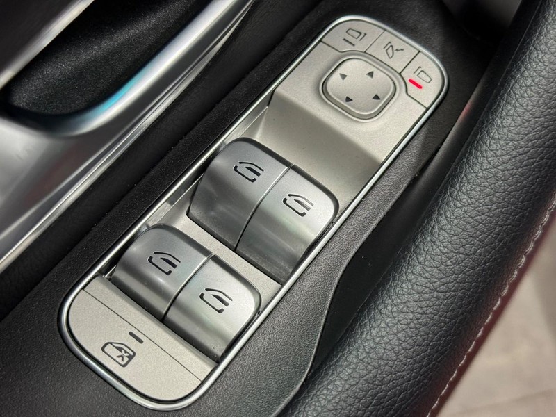 Mercedes-Benz GLE Vehicle Image 19