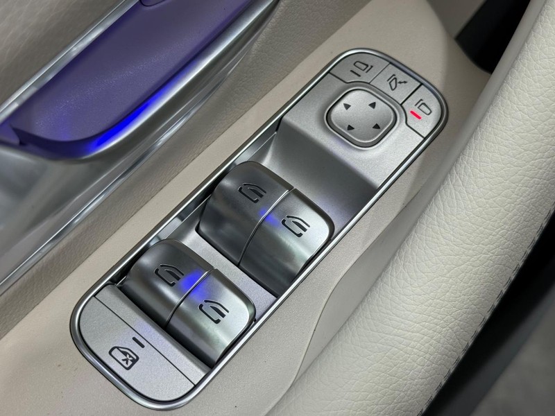 Mercedes-Benz GLE Vehicle Image 15